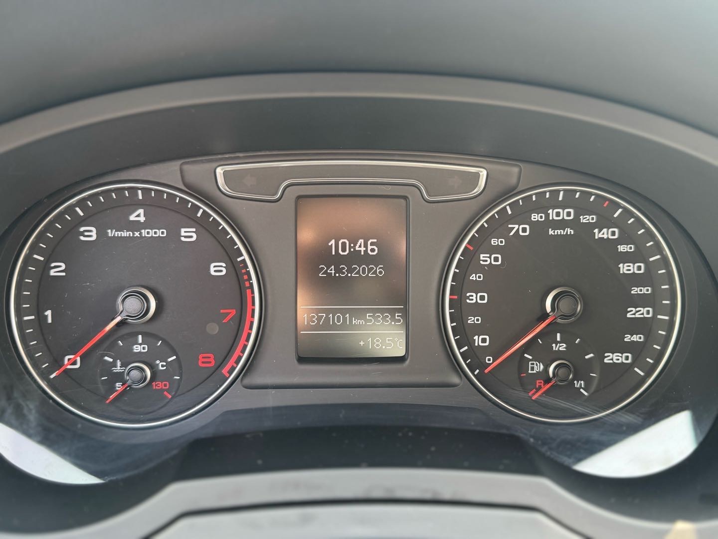 Audi Q3 2016 car image #9