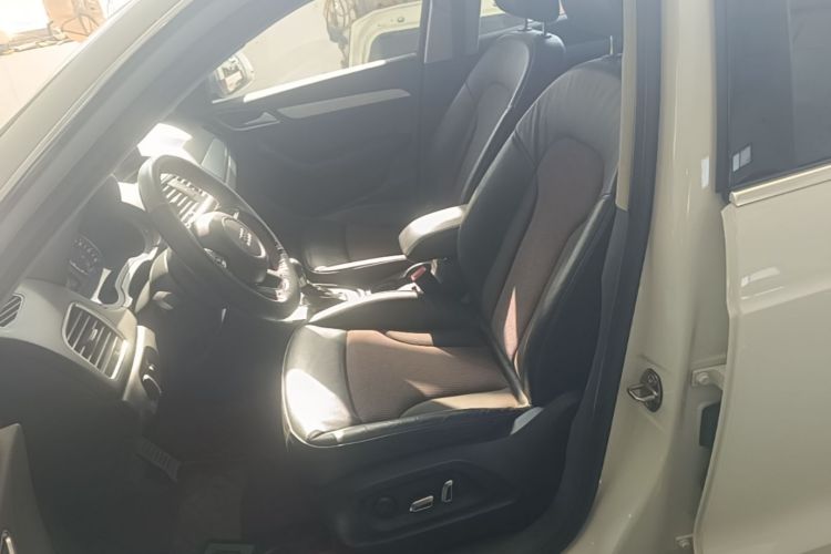 Audi Q3 2016 car image #19