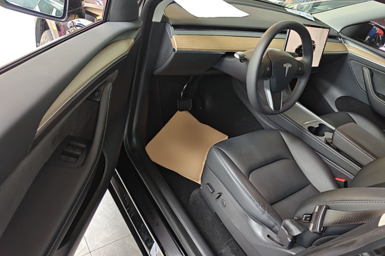 Tesla Model Y 2022 #16 Tesla Model Y 2022 car image #16