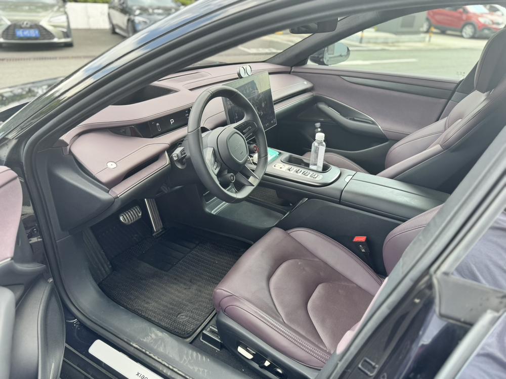 MI SU7 2024 immagine di auto #8