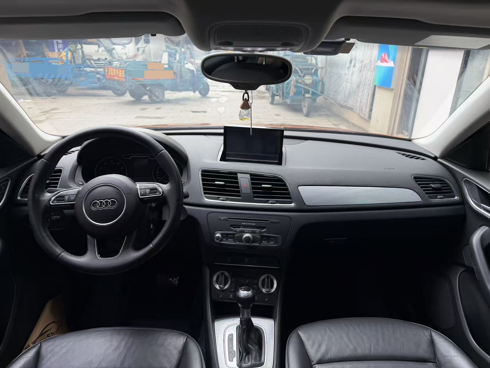 Audi Q3 2014 car image #6