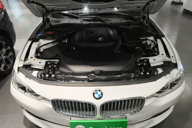 BMW 3 Series 2019 car image #22