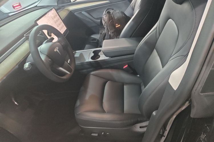 Tesla Model Y 2023 car image #15