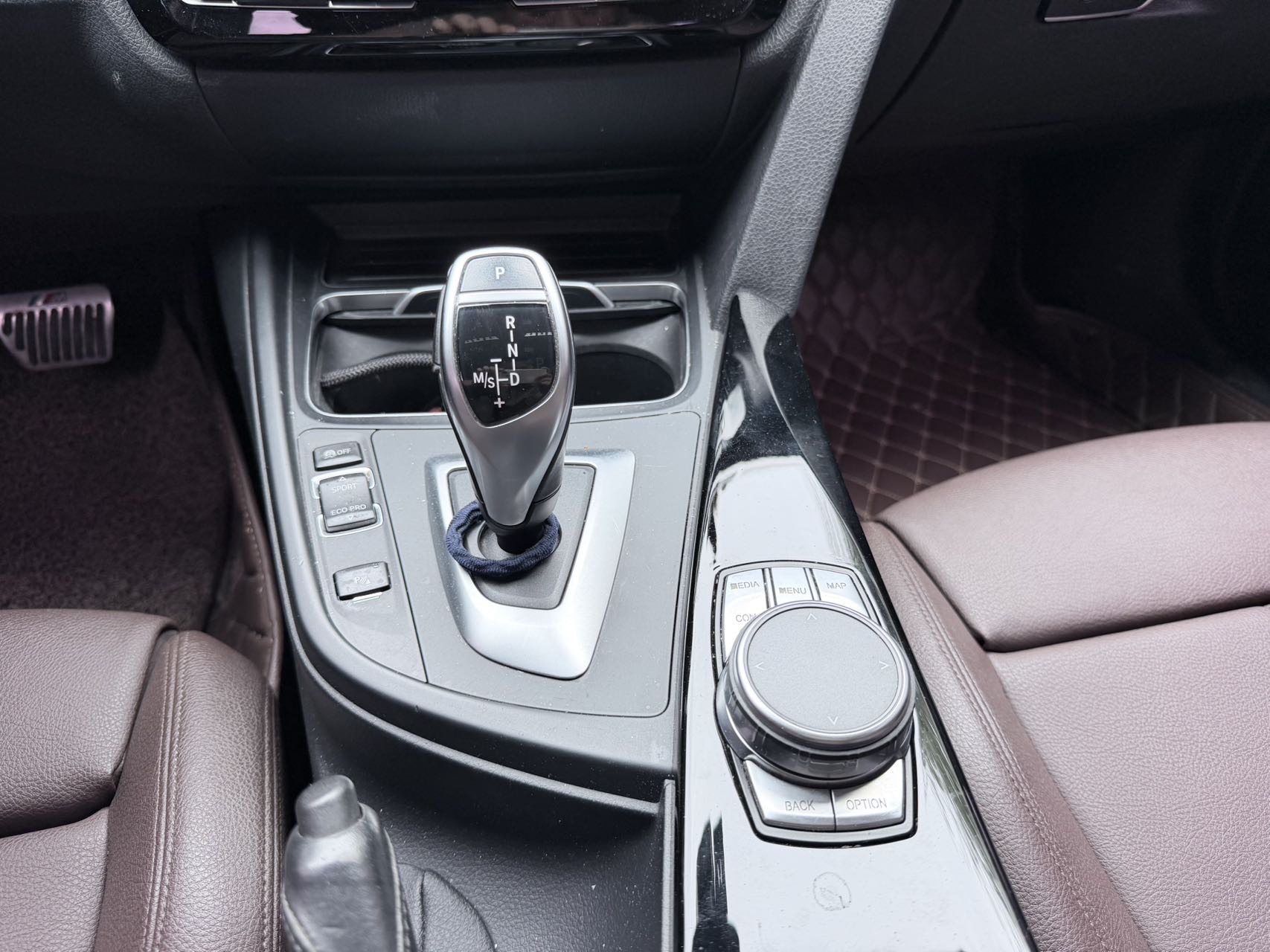 BMW 3 Series 2018 #9 BMW 3 Series 2018 car image #9