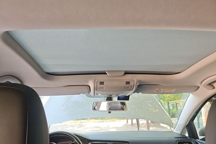 Volkswagen Golf 2019 car image #18