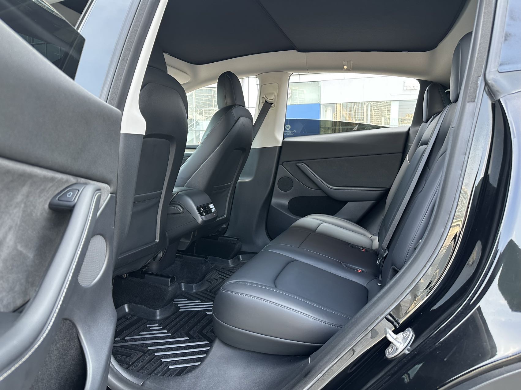 Tesla Model Y 2022 #22 Tesla Model Y 2022 car image #22