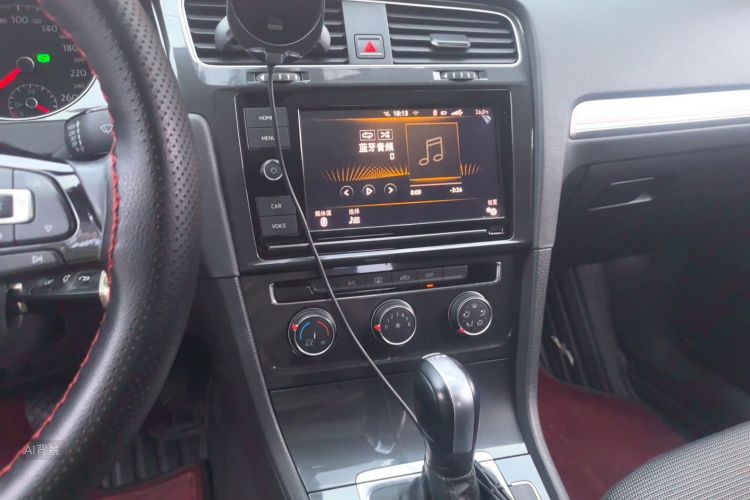 Volkswagen Golf 2019 car image #15