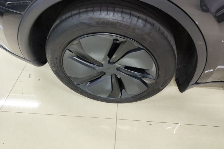 Tesla Model Y 2025 car image #10