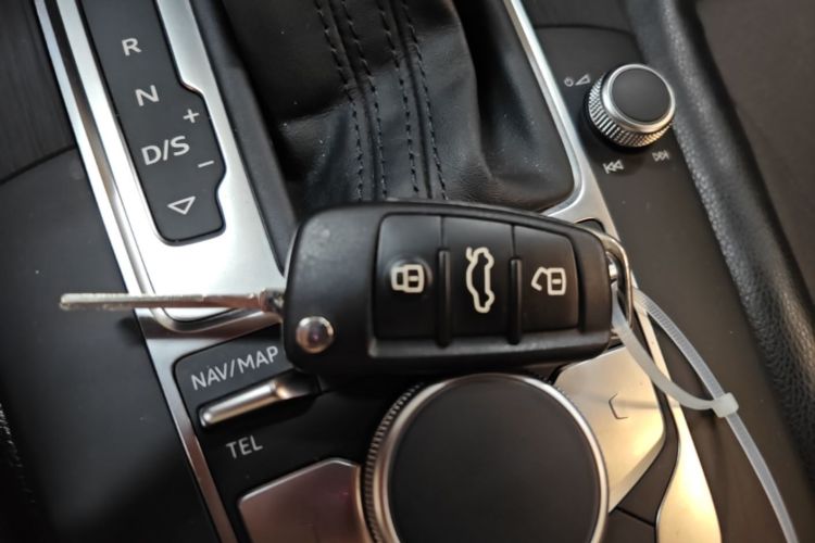 Audi A3 2018 car image #9