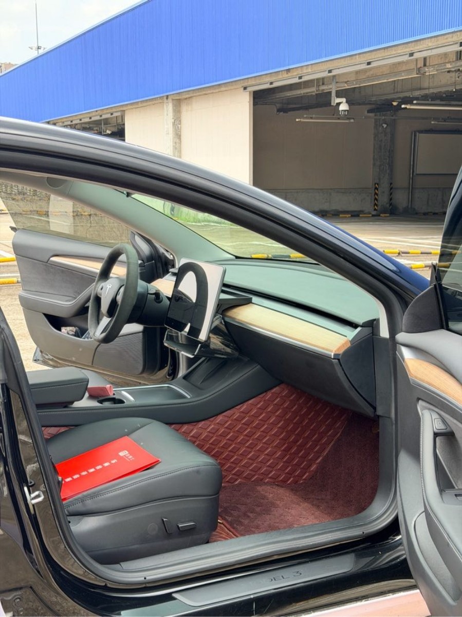 Tesla Model 3 2021 car image #2