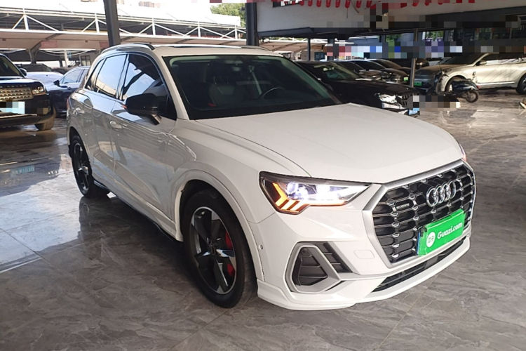 Audi Q3 2023 car image #4