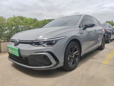 Volkswagen Golf 2024 car image 