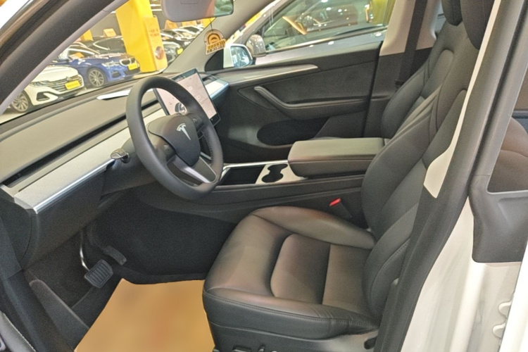 Tesla Model Y 2024 #19 Tesla Model Y 2024 immagine di auto #19