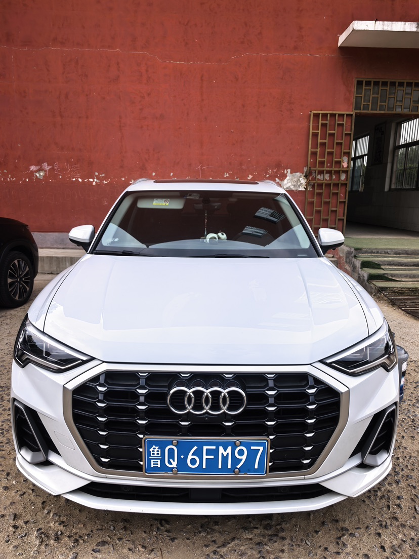 Audi Q3 2022 car image 