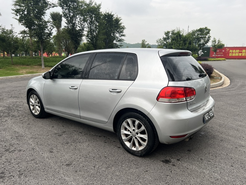 Volkswagen Golf 2011 car image #3
