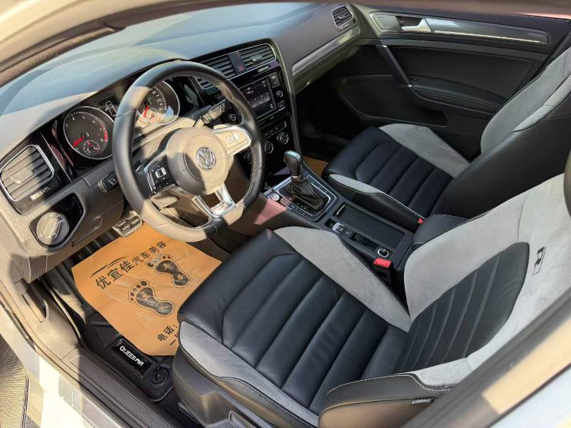 Volkswagen Golf 2018 car image #4