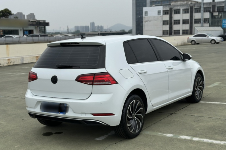Volkswagen Golf 2020 car image #4