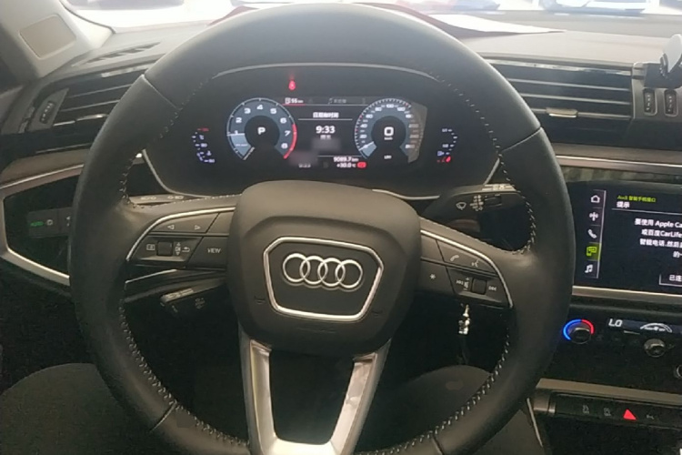 Audi Q3 2019 car image #11