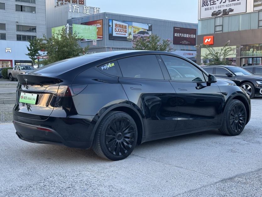 Tesla Model Y 2023 car image #9