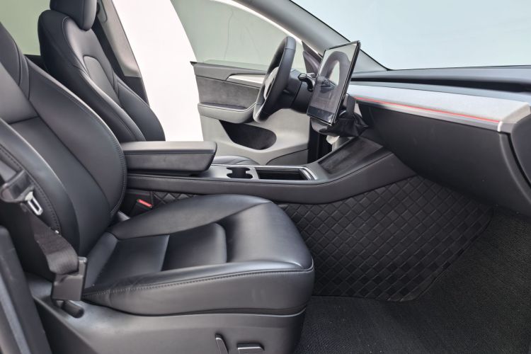 Tesla Model Y 2023 #30 Tesla Model Y 2023 car image #30