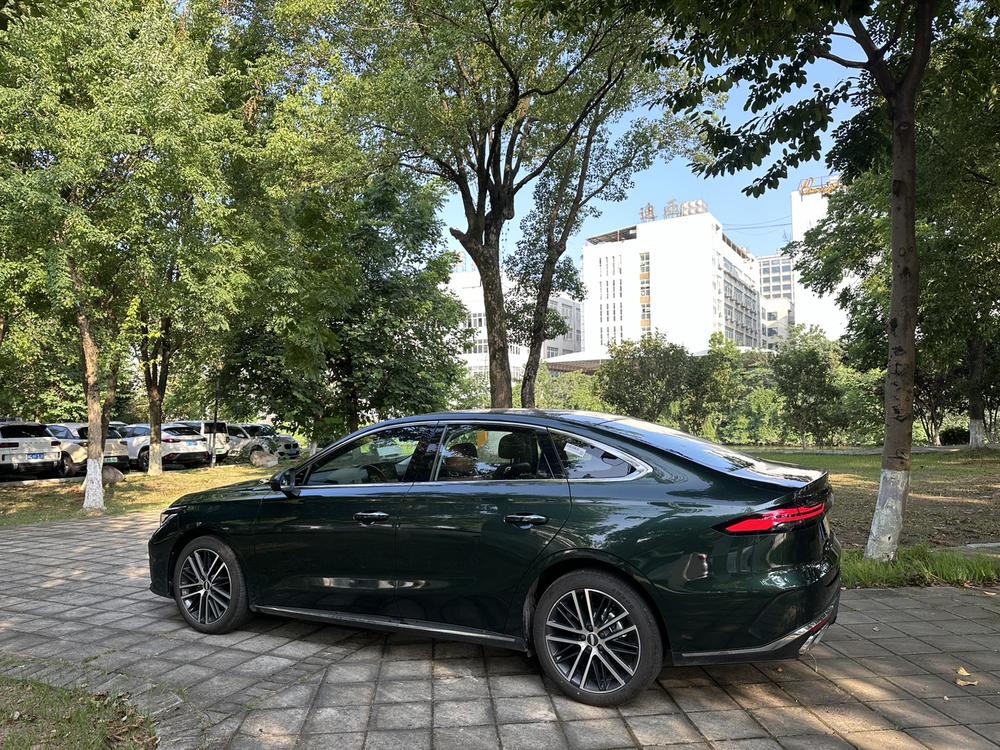 GEELY Emgrand 2025 car image #5
