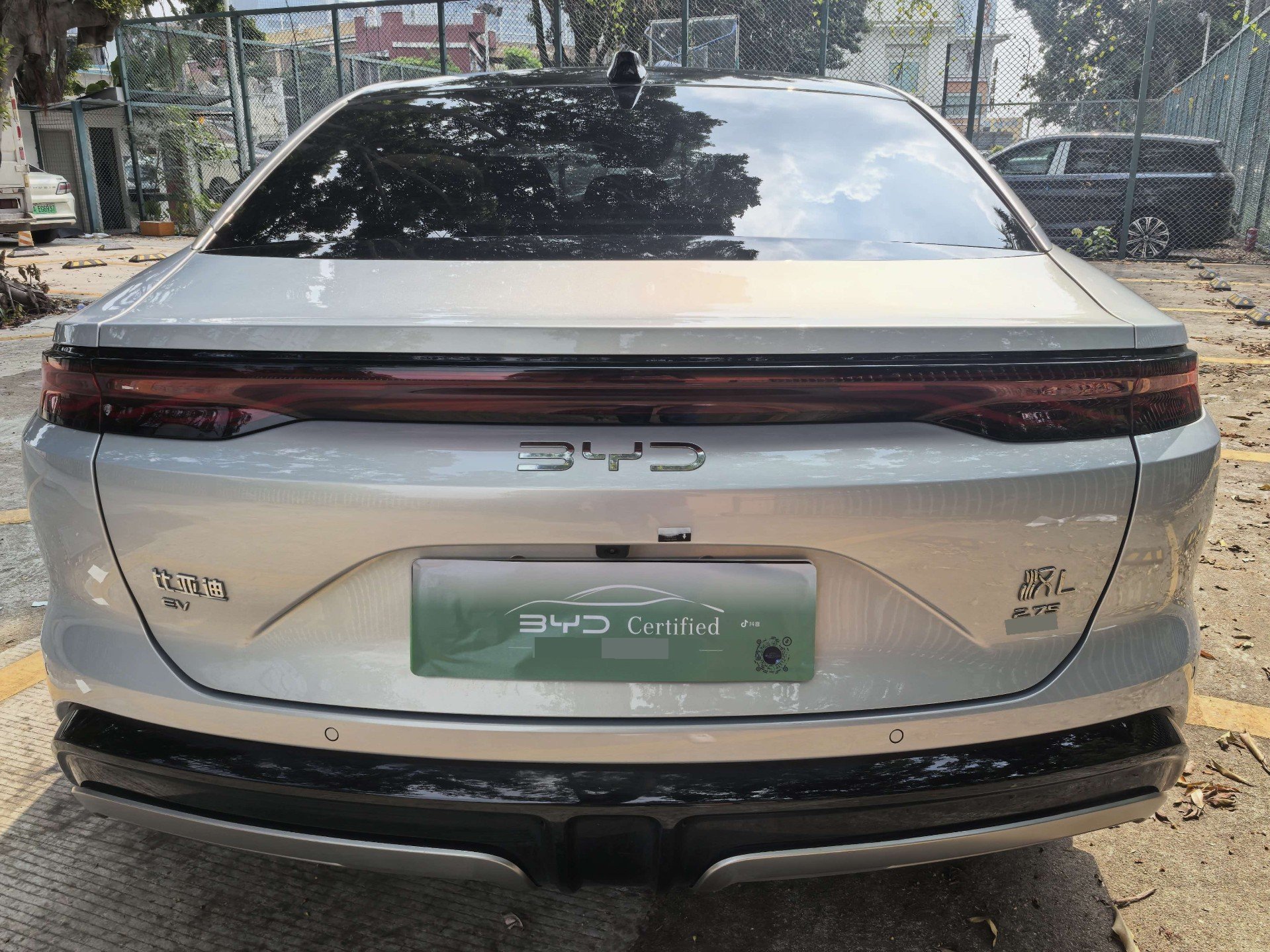 BYD HanL 2025 #3 BYD HanL 2025 car image #3