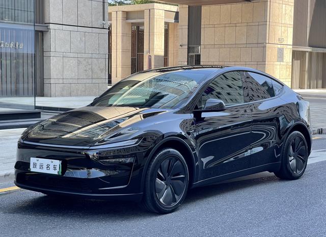 Tesla Model Y 2026 #25 Tesla Model Y 2026 صورة سيارة #25