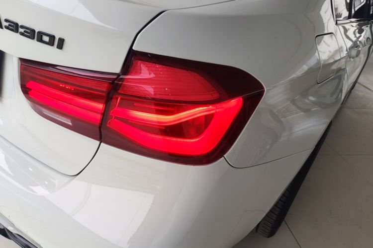 BMW 3 Series 2018 #8 BMW 3 Series 2018 car image #8