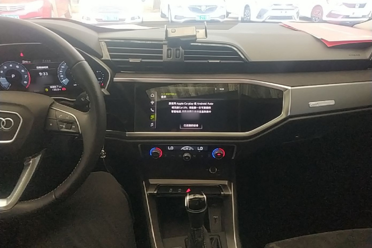 Audi Q3 2019 car image #10