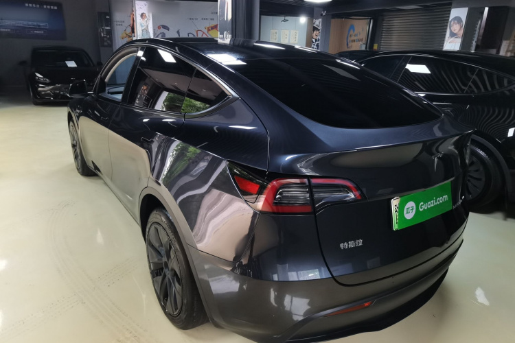 Tesla Model Y 2024 #5 Tesla Model Y 2024 car image #5