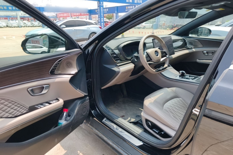 BYD Han 2024 car image #16