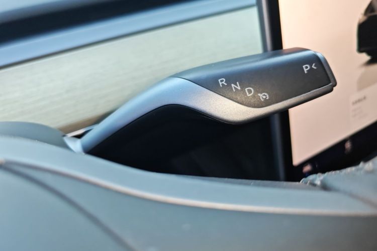 Tesla Model Y 2023 #14 Tesla Model Y 2023 car image #14