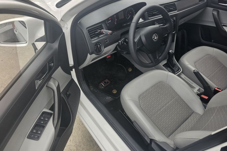Skoda Rapid 2017 #12 Skoda Rapid 2017 car image #12