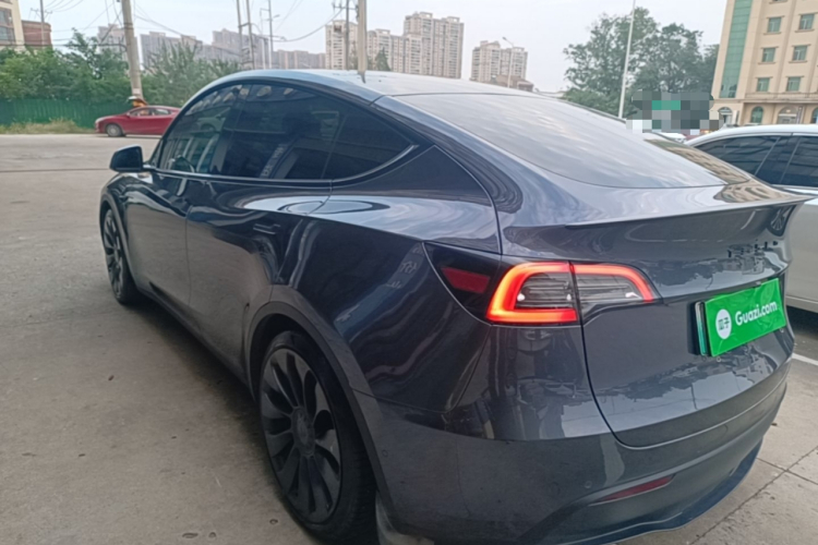 Tesla Model Y 2023 immagine di auto #5