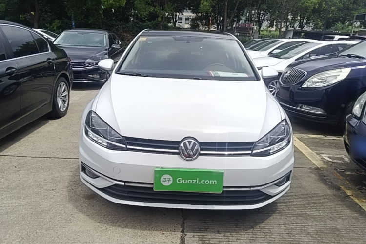 Volkswagen Golf 2018 car image #3
