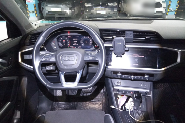 Audi Q3 2021 car image #15