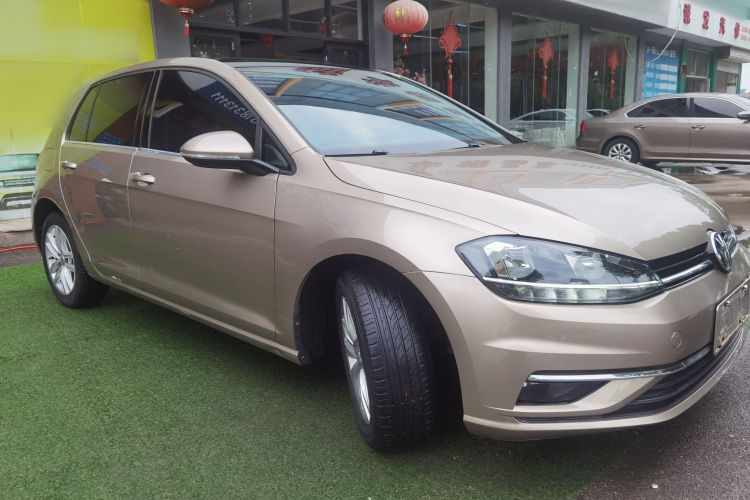 Volkswagen Golf 2018 car image #7