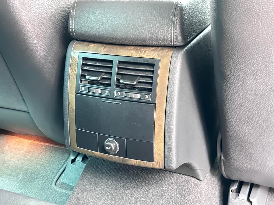 Volkswagen Touareg 2010 immagine di auto #26