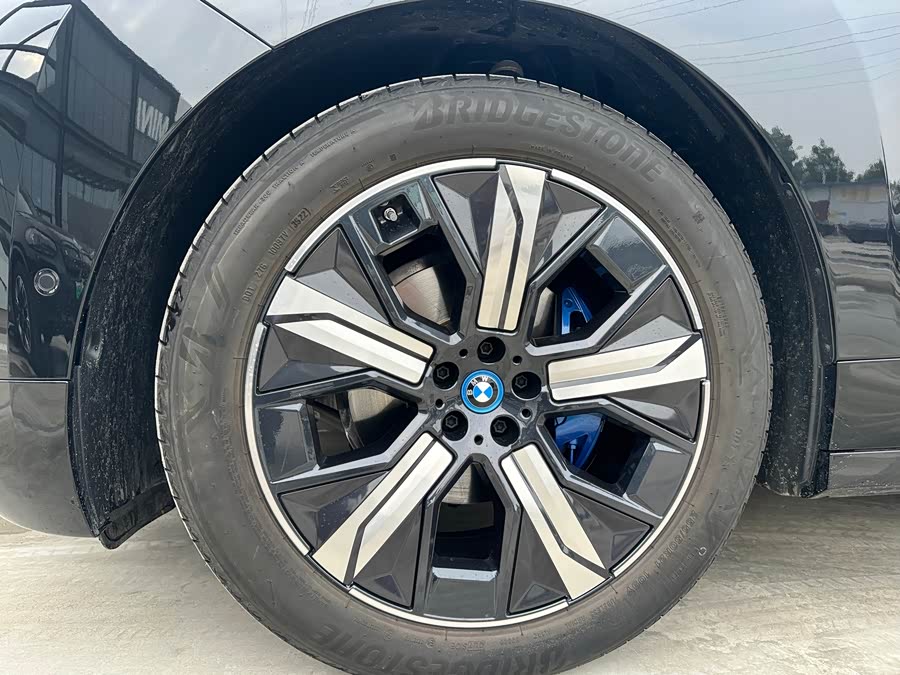 BMW iX M60 2023 car image #26