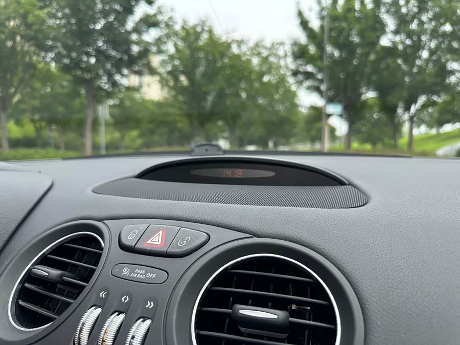 Mercedes-Benz SL Class 2009 car image #26