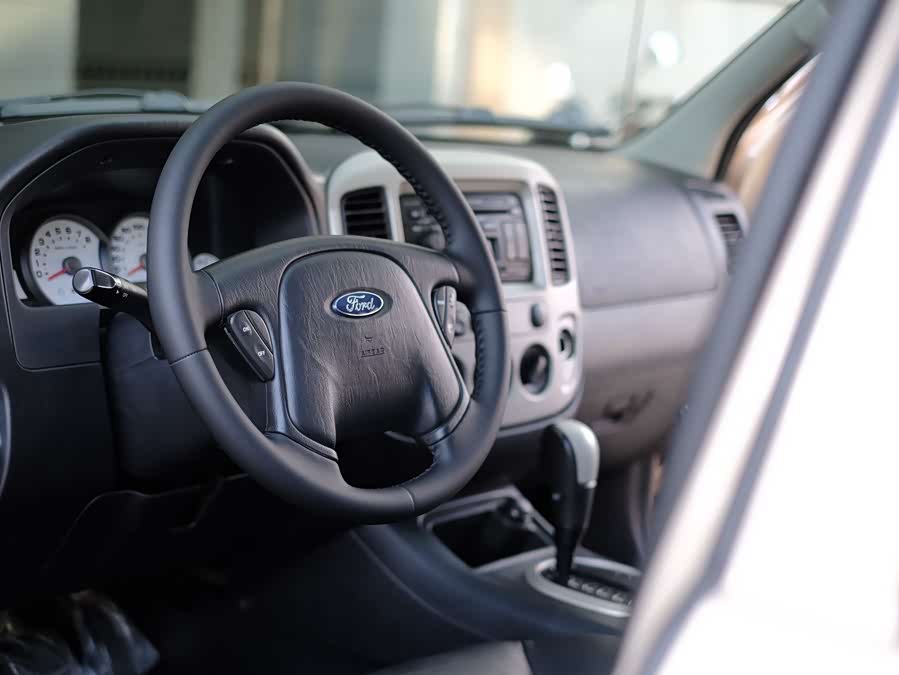 Ford Escape (Imported) 2007 immagine di auto #26