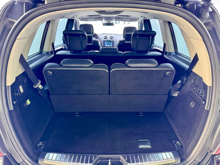 Mercedes-Benz GL Class 2011 car image #26