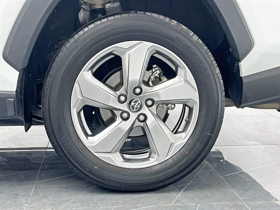 Toyota RAV4 2023 image de voiture #26