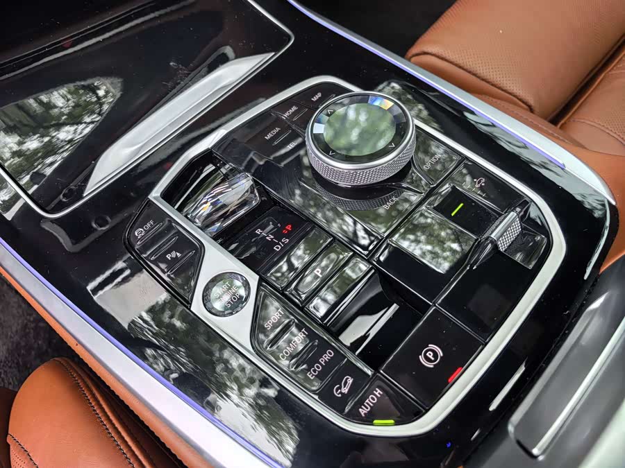 BMW X7 M60i 2023 #26 BMW X7 M60i 2023 car image #26