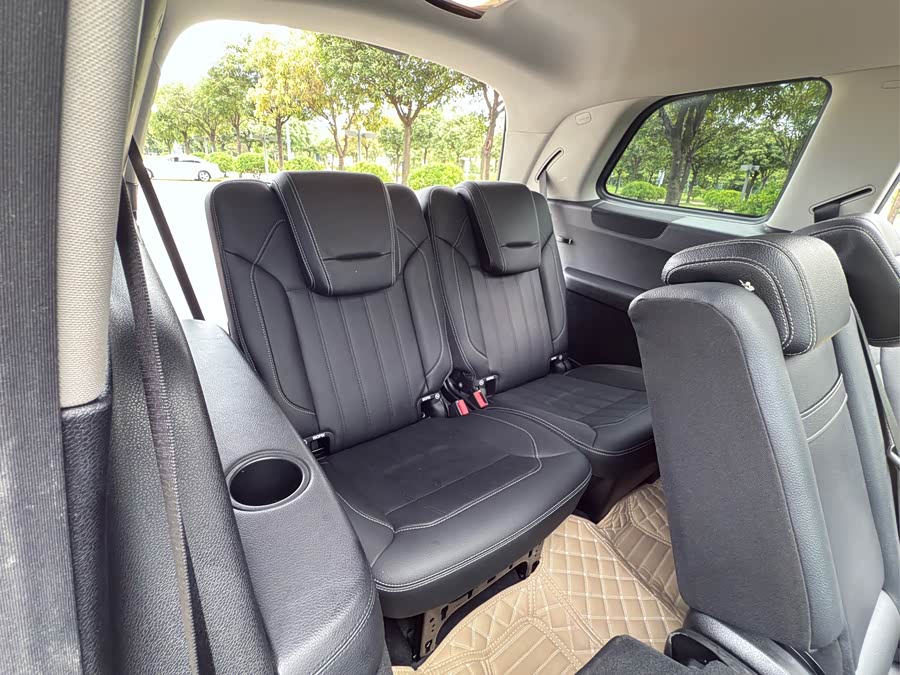 Mercedes-Benz GL Class 2017 immagine di auto #26