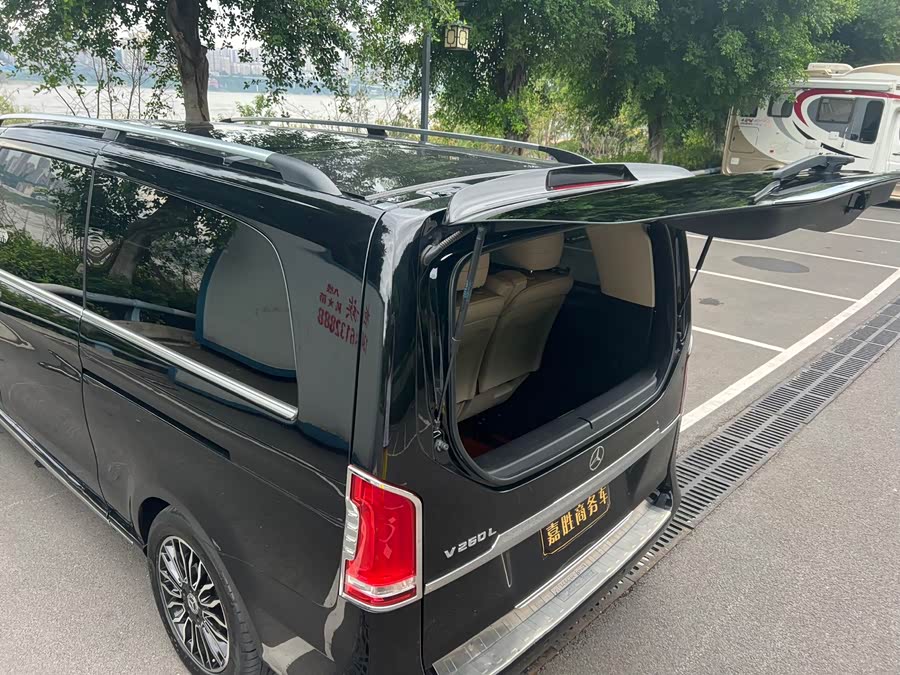 Mercedes-Benz V Class 2019 #26 Mercedes-Benz V Class 2019 car image #26