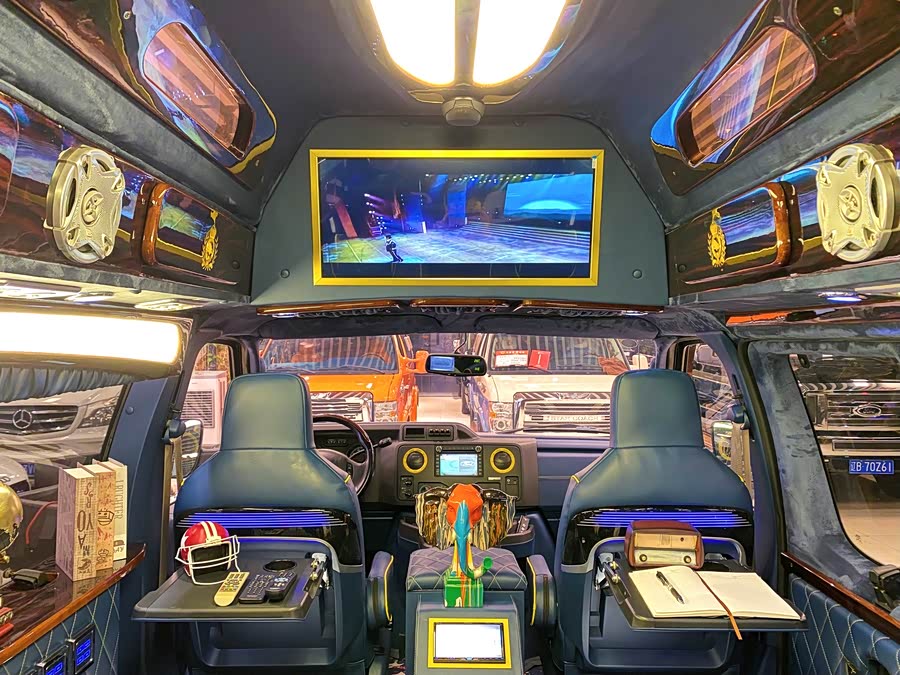 Ford E350 2010 car image #26