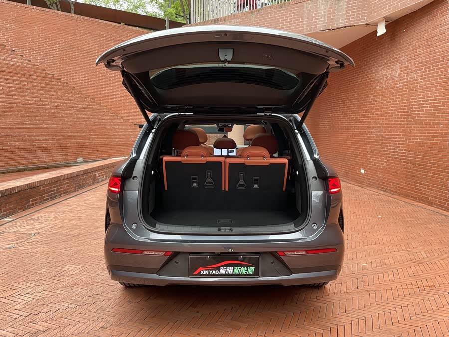 BYD Tang L 2025 immagine di auto #26