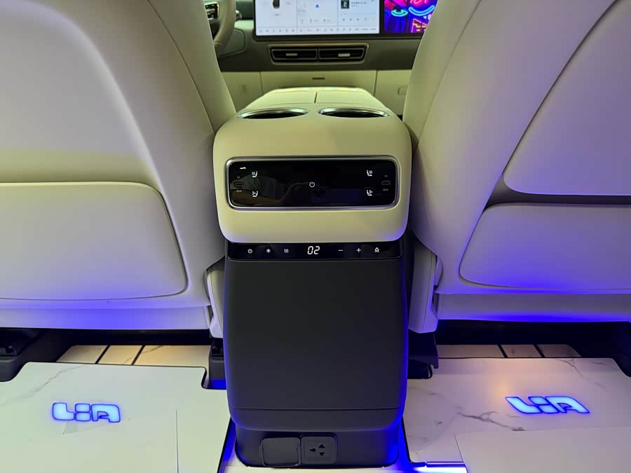 理想汽车 理想MEGA 2025 汽车图片 #26