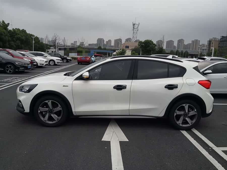 Ford Focus Active 2021 car image #26
